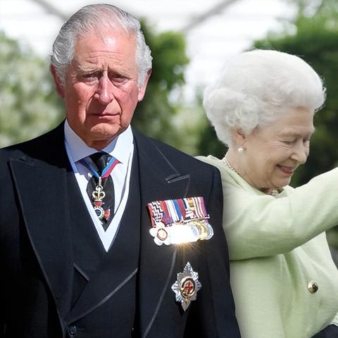 ✅路径一,翻你自己的物理护照第2页(资料页)右上角 ✅路径一,翻你自己的物理护照第2页(资料页)右上角