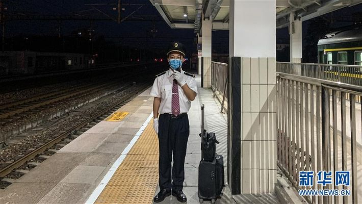 —一位高铁站值班律师的站台手记 —一位高铁站值班律师的站台手记