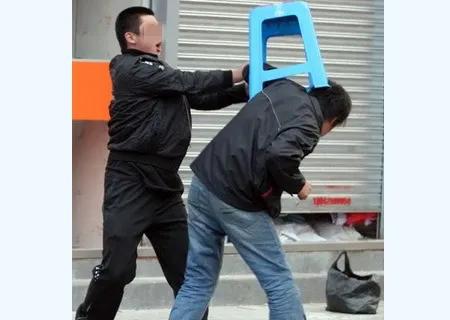 怎么让正当防卫‘一锤定音’被围殴时还手，算互殴还是自卫？