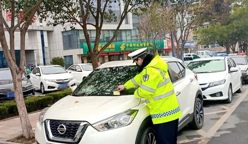 摩托车怎么年检？没贴标被拦下扣分罚款，到底谁该背锅？