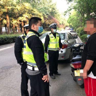 摩托车怎么上牌？刚提车就被拦下，说没牌照不能上路？