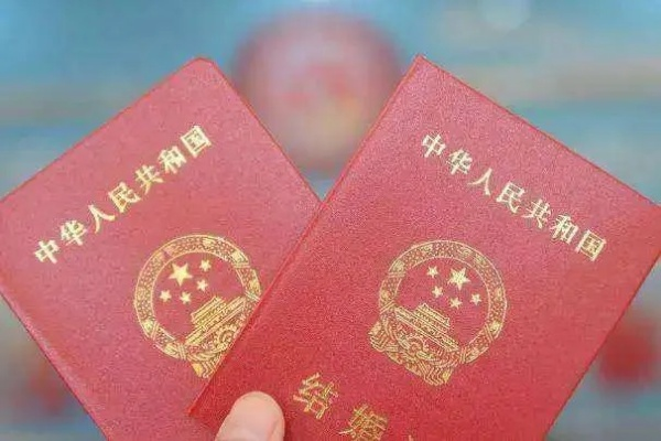 结婚证怎么开？民政局门口排到拐角，结果被告知材料不全？