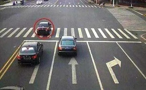 闯红灯怎么处罚?刚被拍就扣6分?误闯、急刹、黄闪到底算不算? 闯红灯怎么处罚?刚被拍就扣6分?误闯、急刹、黄闪到底算不算?