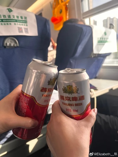 高铁上能喝酒吗？喝了一罐啤酒被劝离，谁来担责？