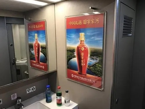 高铁能带白酒吗？带了半箱二锅头被拦下，谁之过？