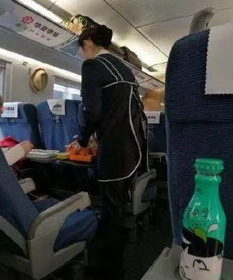 高铁能带啤酒上车吗？一罐冰啤被拦在安检口，谁之过？