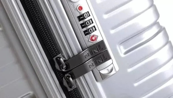 —别急着翻行李箱，先搞懂这3条隐形红线