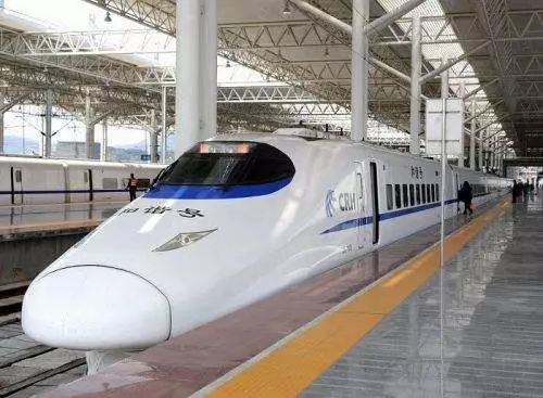 高铁上能带烟吗？能抽吗？带一包中华上车被拦下，真算违法吗？