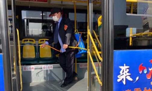 高铁站几点开门？赶早班车却吃闭门羹，谁来担责？