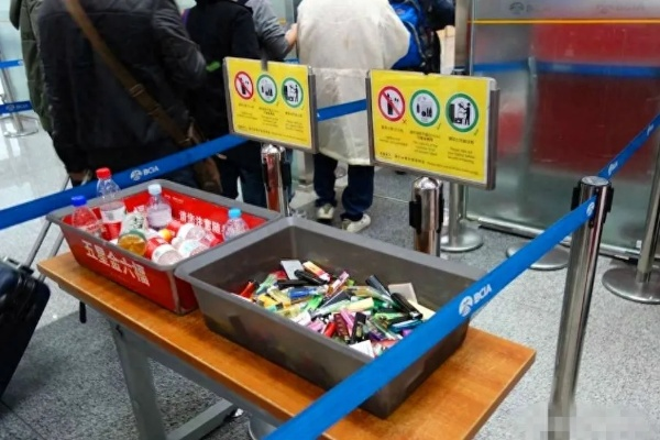 烟能带上高铁吗?打火机能过安检吗?一不留神就被拦在闸机外! 烟能带上高铁吗?打火机能过安检吗?一不留神就被拦在闸机外!