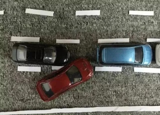 倒车撞了就一定全责？这5种情况，交警可能当场改口！