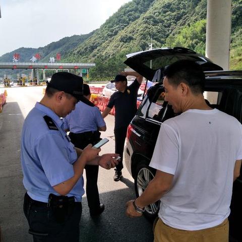 一、刑事拘留不是临时扣人,而是法律设下的三道铁闸 一、刑事拘留不是临时扣人,而是法律设下的三道铁闸