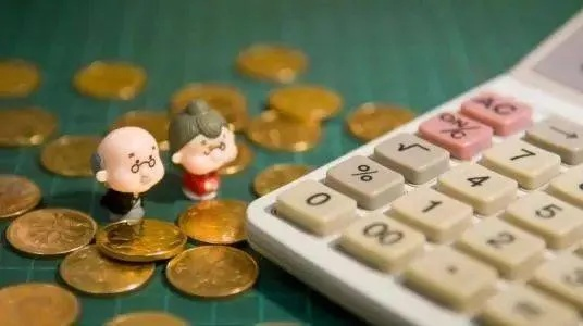 —别再被等上班再交骗了，有些钱，晚交一年，退休少拿十年！