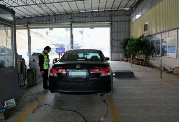 审车不通过？刚贴完膜就被拦下！年检被退单了怎么办？