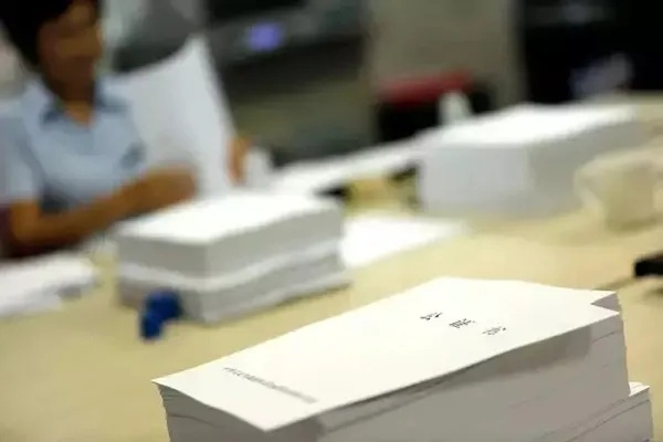 公证处排队两小时，材料被退回三次？一纸公证书到底卡在哪一步？