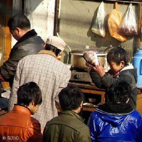 轻伤二级赔多少？对方说‘私了5万封口’我该签还是报警？