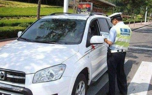 车道只有2.8米?车开进去算不算违法?被贴条扣分冤不冤? 车道只有2.8米?车开进去算不算违法?被贴条扣分冤不冤?