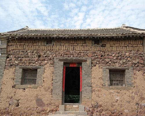 房子被鉴定为D级危房，还能住吗？补偿谈不拢，强拆合法吗？