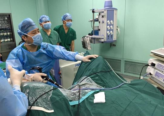 骨折了算重伤吗？医生说‘养养就好’法医却说够立案标准！