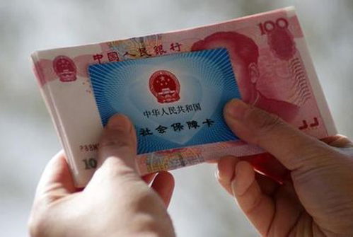 —一位退休教师攥着存折蹲在社保局门口的37分钟