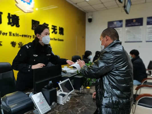 办护照到底去哪？跑错派出所白排队，材料带齐还被退回？