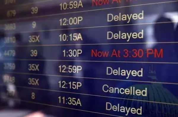 飞机晚点2小时要赔钱？3小时才管饭？延误多久才算真·违约？