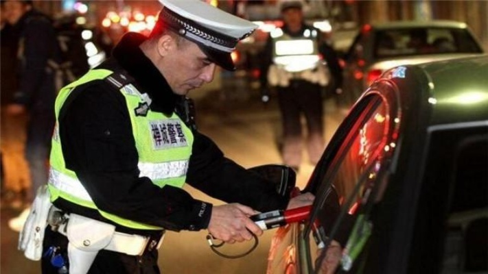 一杯啤酒后几小时能开车？酒驾红线不是靠‘感觉’划的！