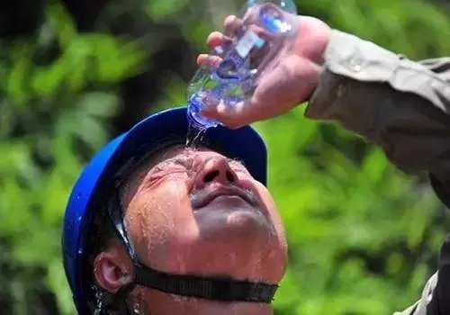 先泼点冷水，官方说7个工作日，但现实中—