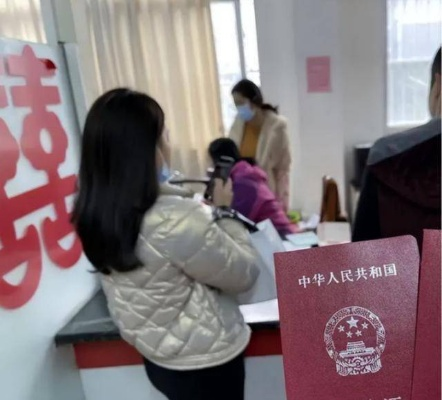 离婚要什么证件？材料不全跑三趟，民政局门口干等两小时！