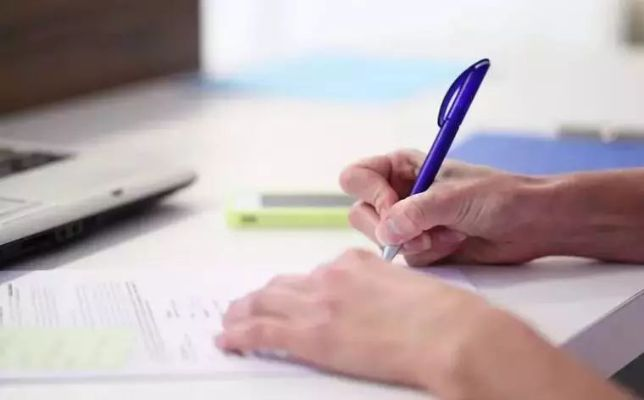 代签不是帮忙签字那么简单！签错一个字，可能背上百万债务？