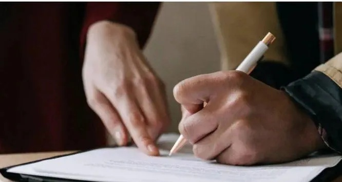 合同到底是什么？签了字就等于认命？一张纸，凭什么管住你我他？