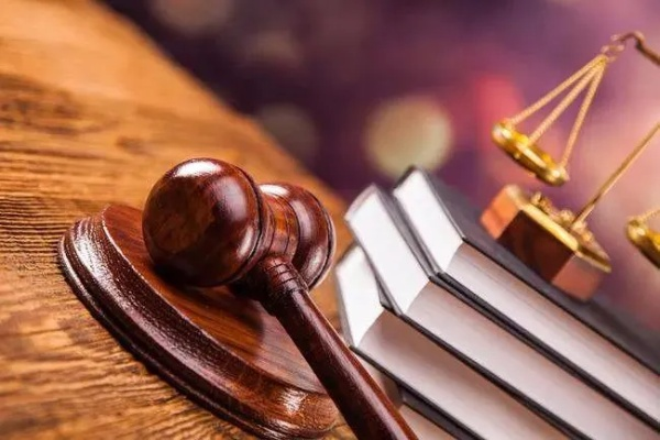 一、别被总监两个字骗了，头衔不是护身符，身份得看法律实质