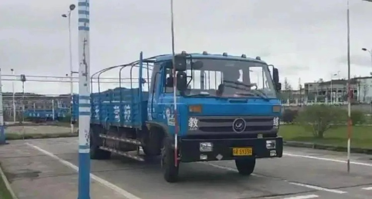 A3驾照到底能开啥车？误开B类车被查，罚2000还扣12分？