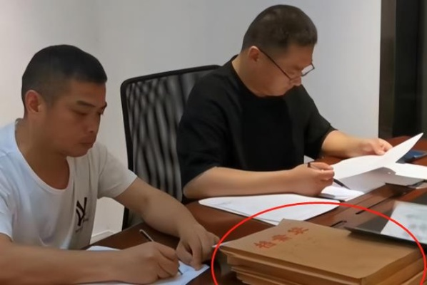 —一位律师摸着档案袋讲了23年真话