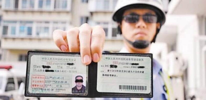 驾照啥时候退休？过期没换证，开车上路真不算小事！