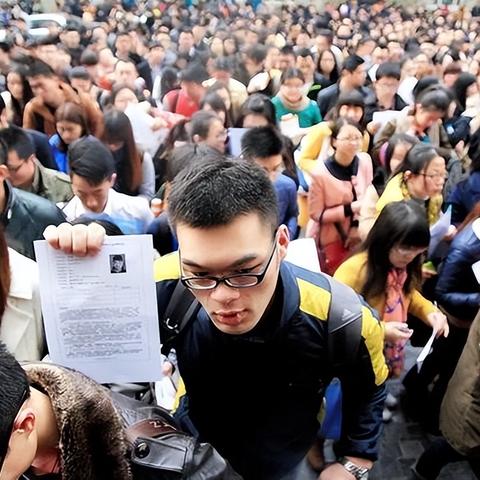 公务员到底算不算‘铁饭碗’辞职要赔钱？退休能领双份工资？