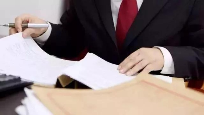 打官司非得请律师吗?被告突然被起诉了,该撕还是该跪? 打官司非得请律师吗?被告突然被起诉了,该撕还是该跪?